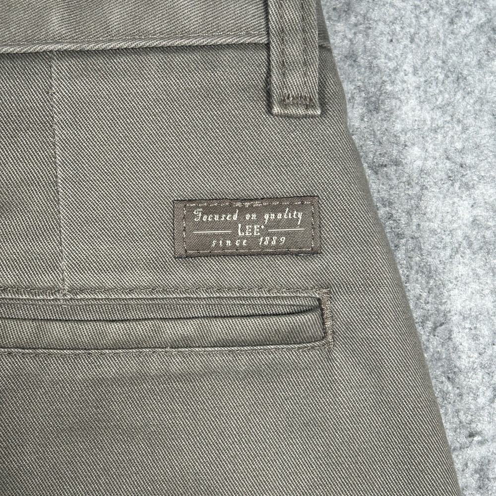 Vintage Lee Chino Pants Men's Size 32x30(32x28) Beige Barrel Wide Leg Fit - Picture 15 of 16